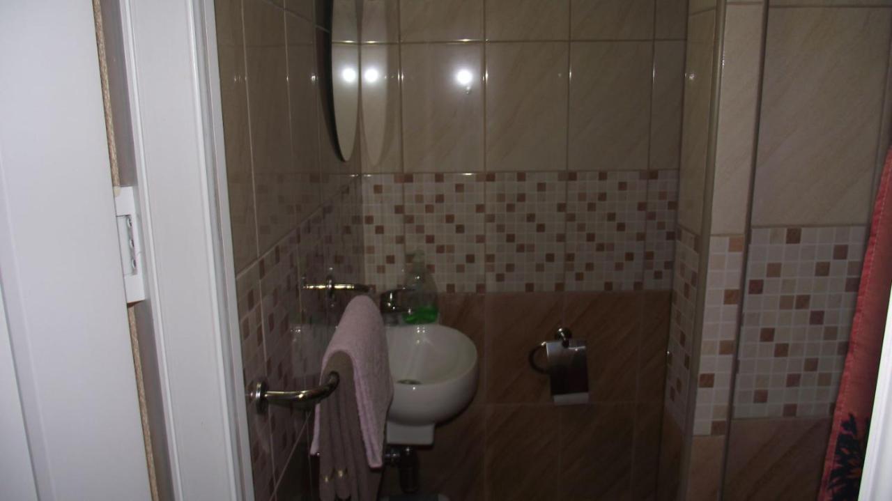 Pansion Laktasi Hostel Kültér fotó