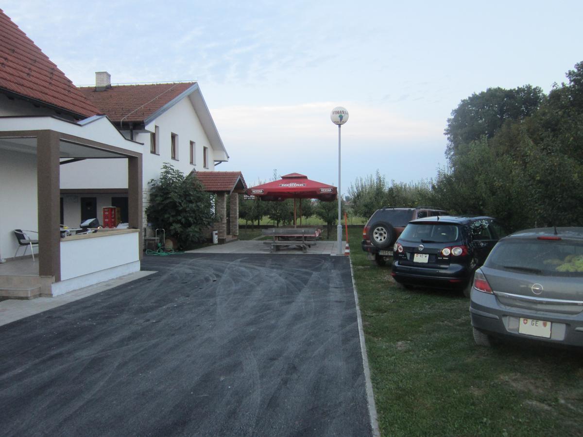 Pansion Laktasi Hostel Kültér fotó