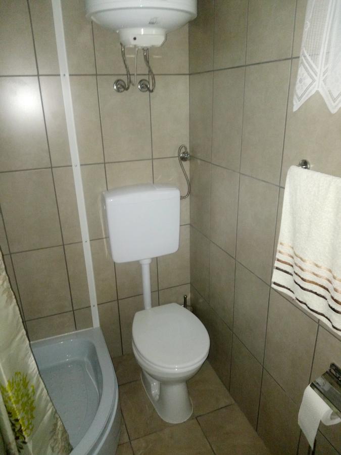 Pansion Laktasi Hostel Kültér fotó