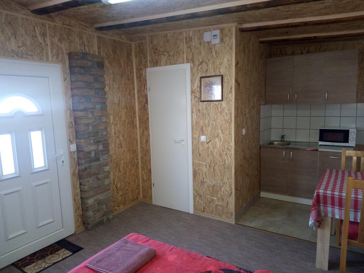 Pansion Laktasi Hostel Kültér fotó