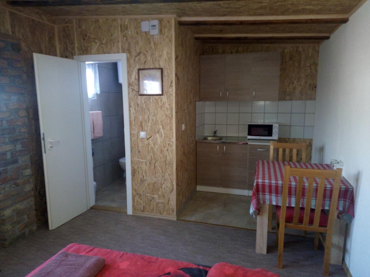 Pansion Laktasi Hostel Kültér fotó